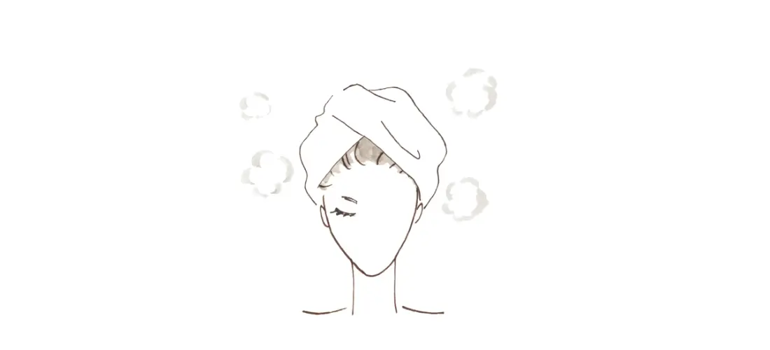蒸しタオルで髪を包み込み、5分程度おく。その後ドライヤーで乾かす